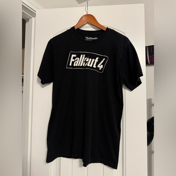 Fallout 4 Tee Shirt - Medium - Picture 3 of 5